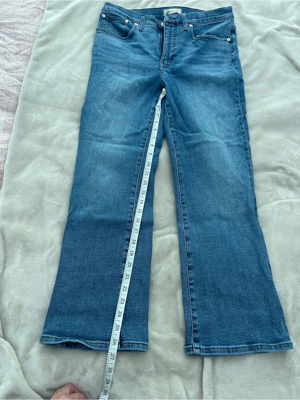 Madewell Mid-rise kick out jeans - Picture 2 of 6